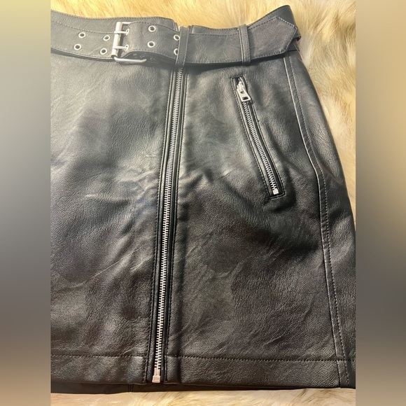 ✨NWT TOPSHOP FAUX‎ LEATHER SKIRT - SIZE 8✨ - Picture 5 of 10